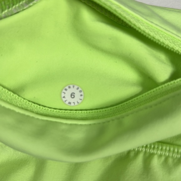 Lululemon Speed Up Short 2.5” sz 6 - Picture 7 of 7